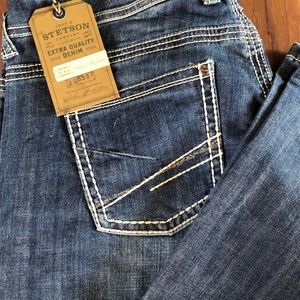 New Stetson Ladies Jeans great fit. Size 22.